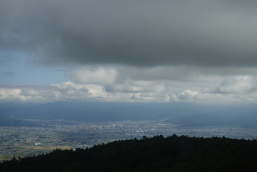 空と大地の狭間に見える光景-2