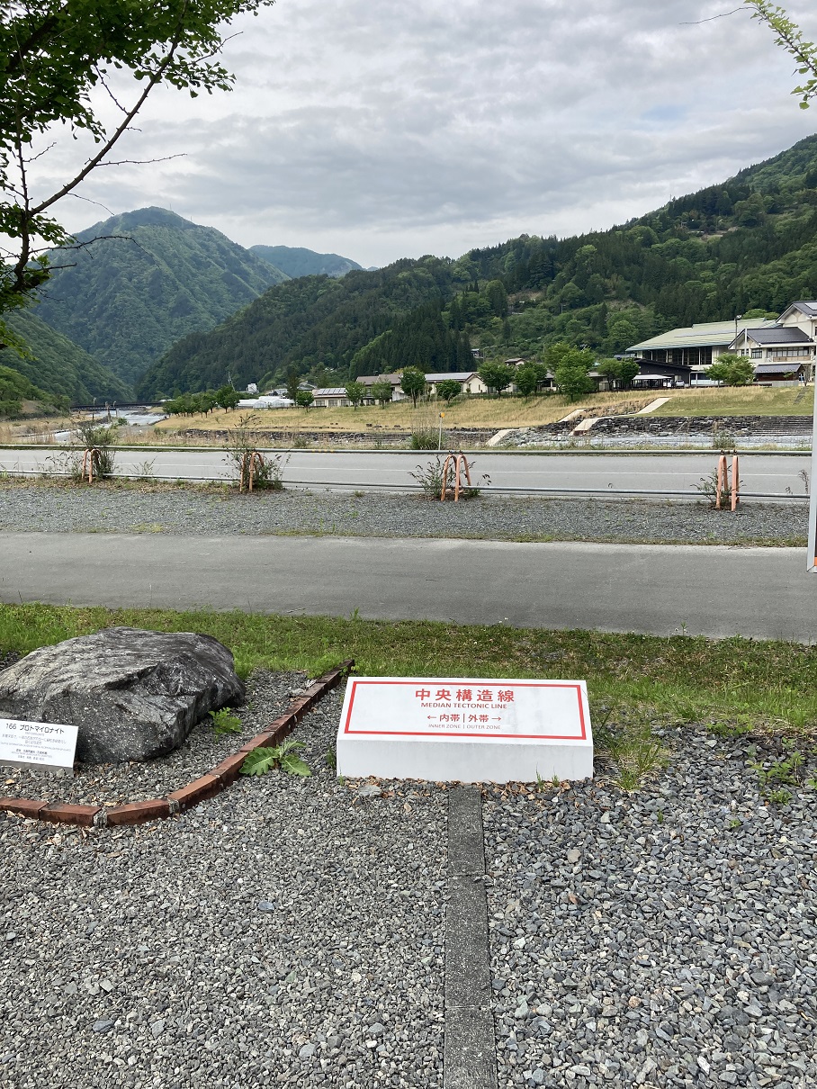 中央構造線_北方向(大鹿村_長野県)