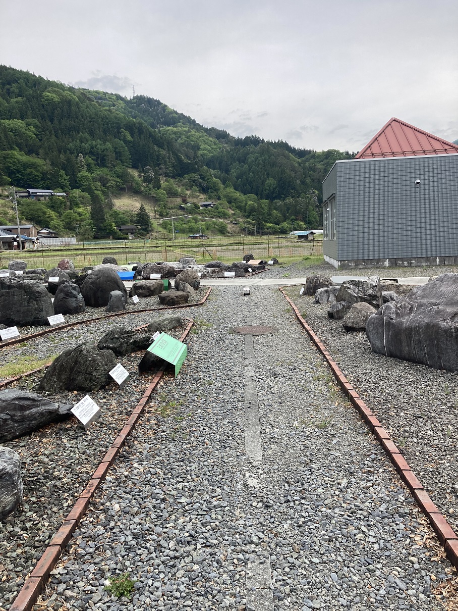 中央構造線_南方向(大鹿村_長野県)